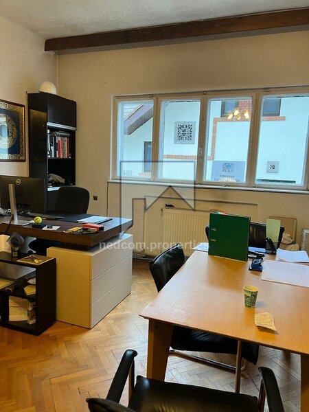 Aviatorilor, Arcul de Triumf, vila interbelica S+P+E+M, 8 camere